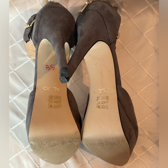 Beautiful Aldo Grey Suede Platform Heels with Gold Metal Accents, Size 9 - Picture 12 of 15